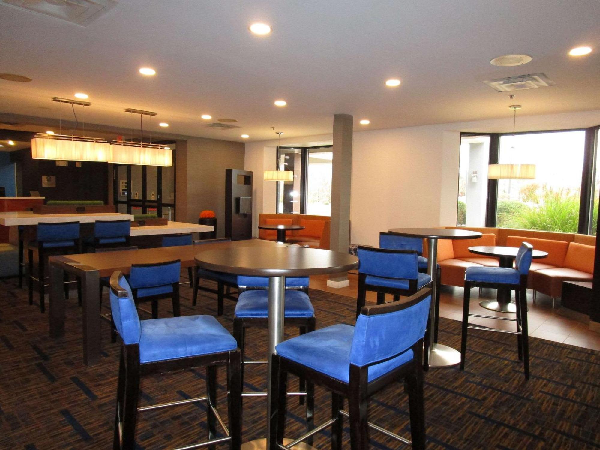 Country Inn & Suites By Radisson, Columbus-Edinburgh Kültér fotó