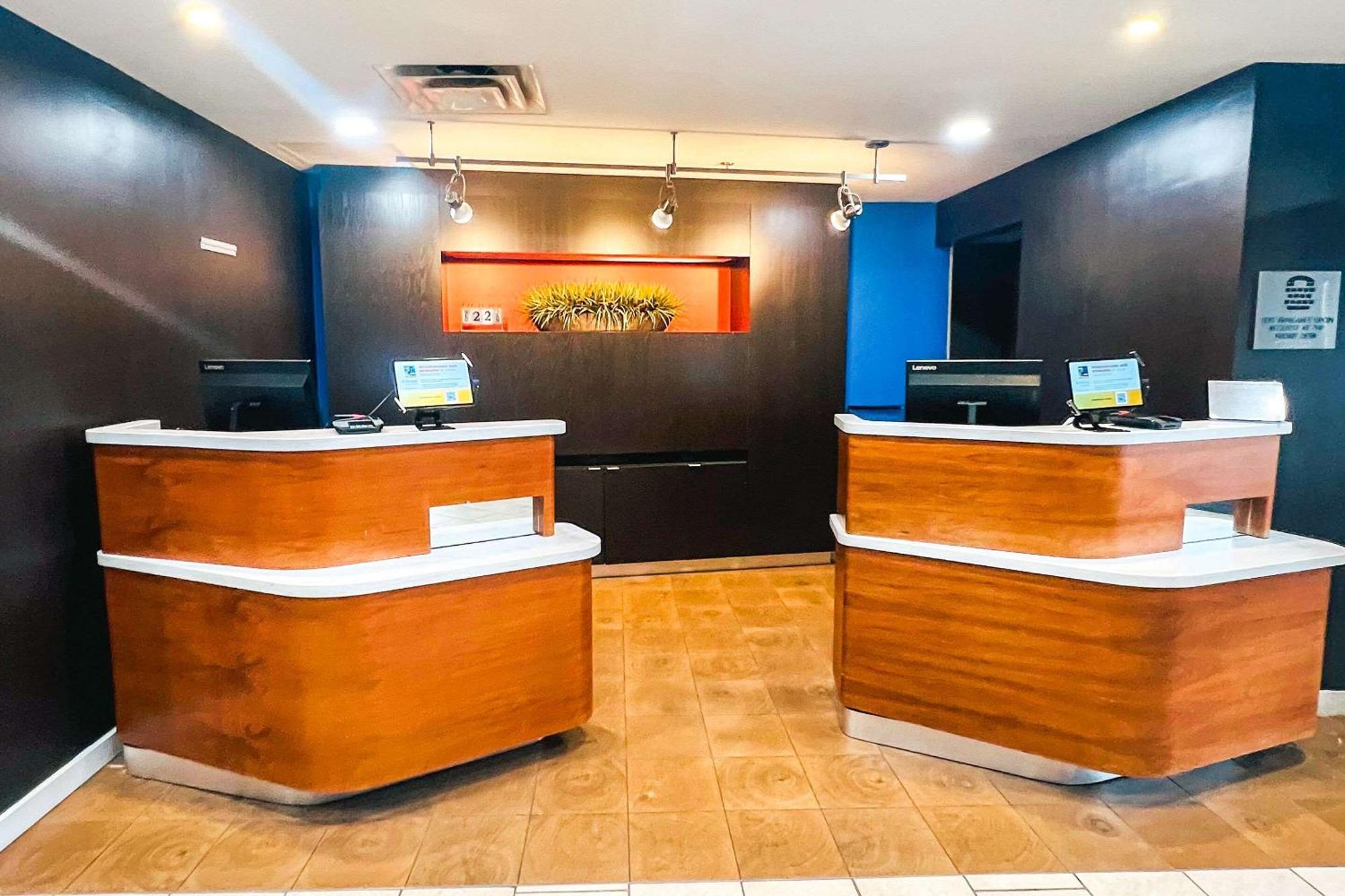 Country Inn & Suites By Radisson, Columbus-Edinburgh Kültér fotó