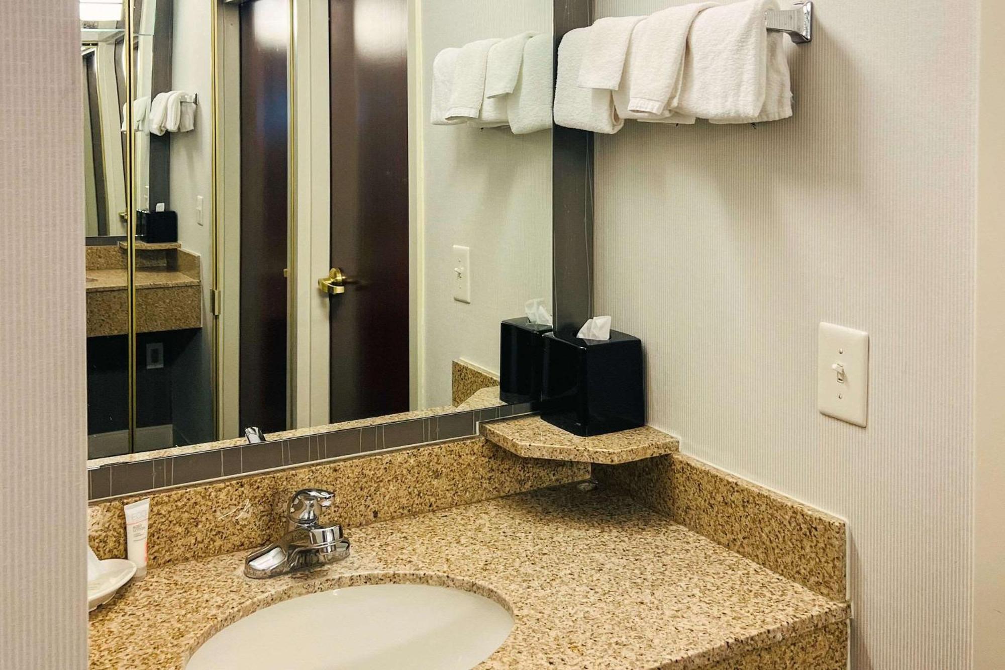 Country Inn & Suites By Radisson, Columbus-Edinburgh Kültér fotó