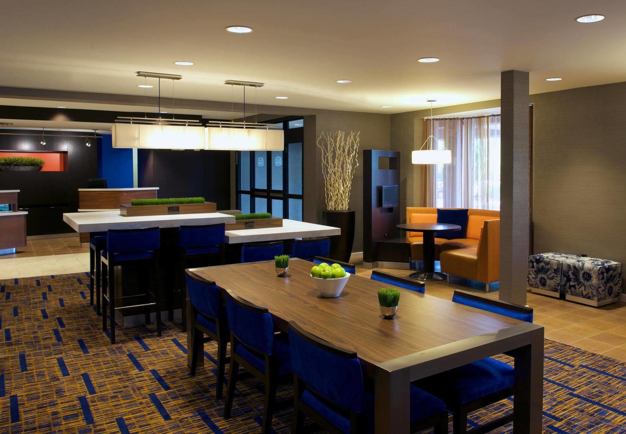 Country Inn & Suites By Radisson, Columbus-Edinburgh Kültér fotó